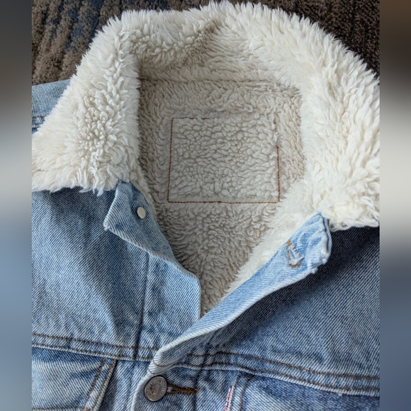 Vintage Levi's Sherpa Denim Trucker Jacket - Picture 7 of 12
